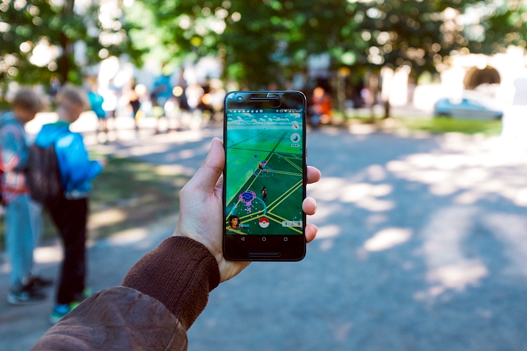 Imagen de un smartphone con una app de realidad virtual